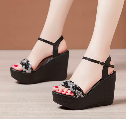 Liliana Wedges