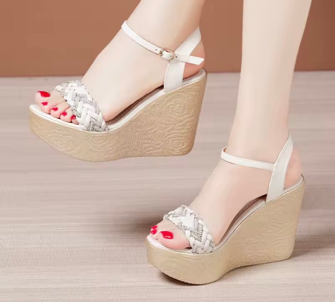 Liliana Wedges