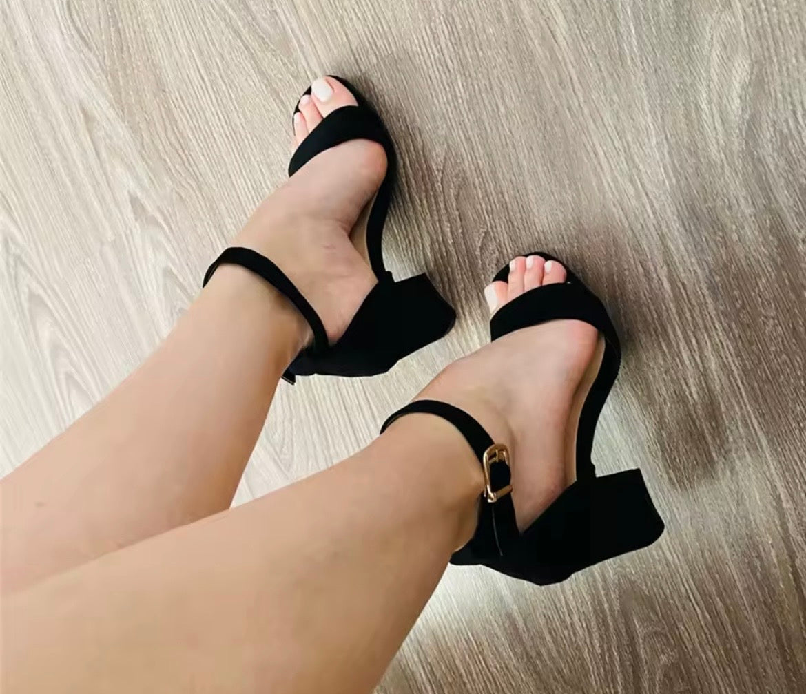 Donna Sandals